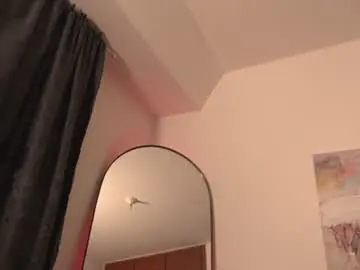 Chaturbate Live Sex Cam of suki_3