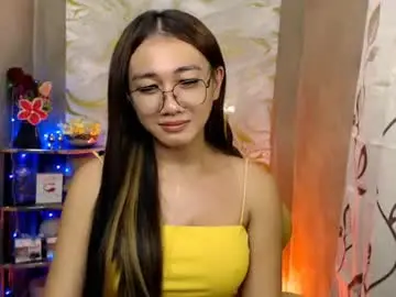 Chaturbate Live Sex Cam of pia_worthsback