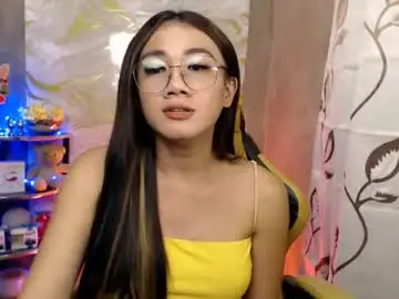 Chaturbate Live Sex Cam of pia_worthsback