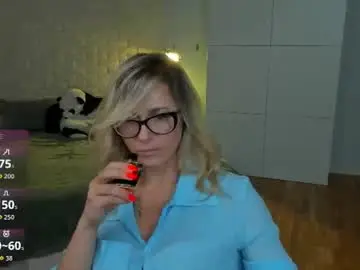 Chaturbate Live Sex Cam of whitneypunnch