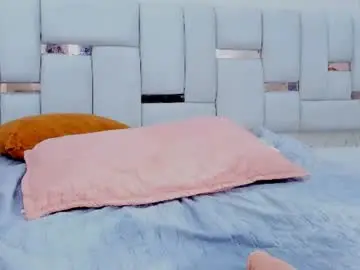 Chaturbate Live Sex Cam of celeste_smmith_