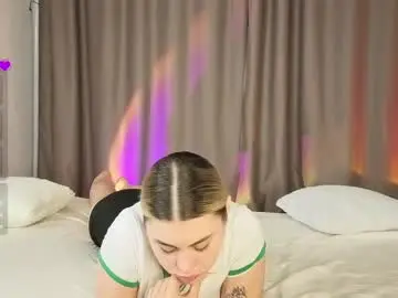 Chaturbate Live Sex Cam of momento_marie