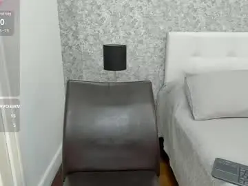 Chaturbate Sex Chat of emilie_martinez