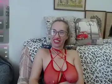 Chaturbate Best live sex cam show of squirtyeleanor