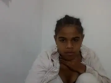 delphineee from chaturbate