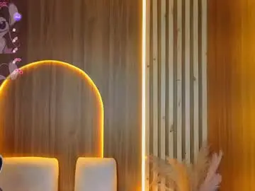 Chaturbate Live Sex Cam of lia_queen_tx