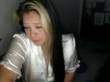 Chaturbate Live Sex Cam of emily_sexy69