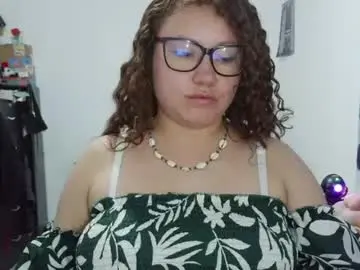 curly_greeneyed from chaturbate