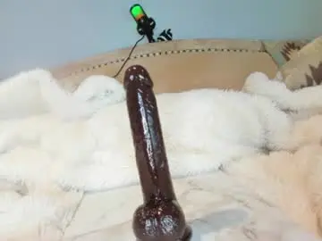 Chaturbate Free Live Porn of eatmygingersnapps