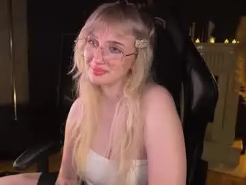 Chaturbate Live Sex Cam of snowflakeskitty