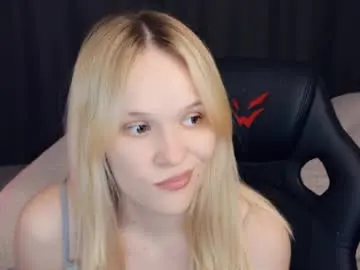 Chaturbate Live Porn of thehousemaid1