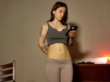 lucyrait from chaturbate