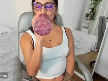 Chaturbate Sex Chat of martiiinaa_