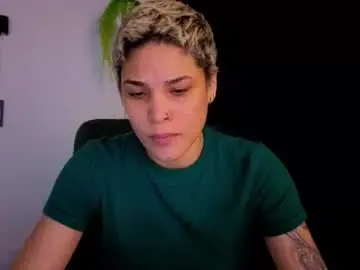 Chaturbate Free Live Porn of laura_r23