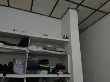 Chaturbate Watch Live Sex Cams of kira_stormm58