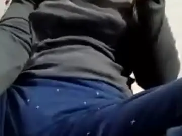 Chaturbate Live Sex Cam of roop_sexy642