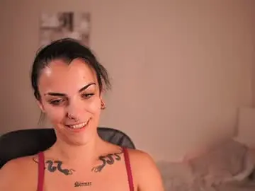 Chaturbate Free Live Porn of pauline_2005