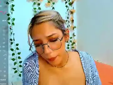 Chaturbate Watch Live Sex Cams of petite_blossom4