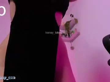 Chaturbate Live Sex Cam of honey_bitee