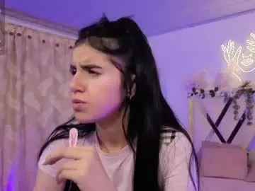 Chaturbate Live Sex Cam of madelinee_tay