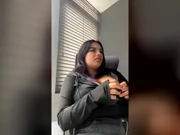 Chaturbate Live Sex Cam of lilimilk21