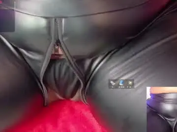 Chaturbate Adult Video Chat of scarletthott1