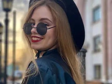 MaiaOshman from livejasmin