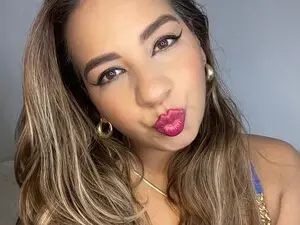 Beautymoon26 from myfreecams