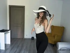 Myfreecams Sex Cam of Elvira