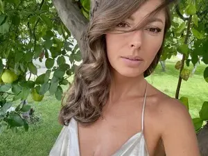 Myfreecams Live Sex of Nikolle_01