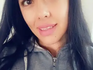 Clau_squirt34 from myfreecams