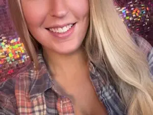 Lucyallen4201 from myfreecams