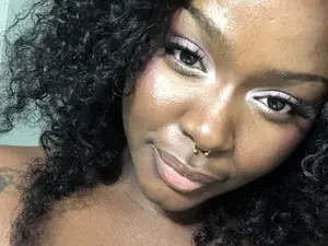 Spoiledeboni from myfreecams