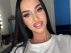 KairaAndrews from myfreecams