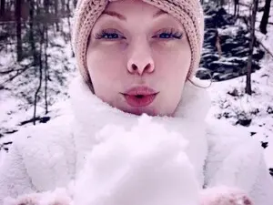 Myfreecams Free Live Porn of CrystalCream