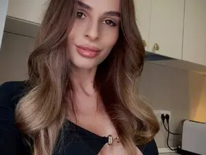 Myfreecams Adult Webcam of ElaraShine