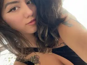Lu_na from myfreecams