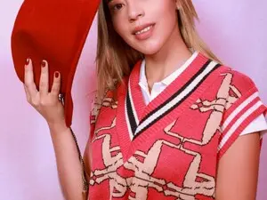 Carolblonde from myfreecams