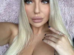 Myfreecams Sex Cam of KissMyTitsPls
