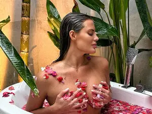 Myfreecams Sex Cam of Adri_sweetie