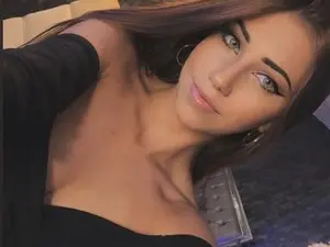 Myfreecams Watch Live Sex Cams of ChantalBlair