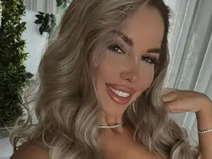 Myfreecams Live Sex Cam of ZinaSquirts