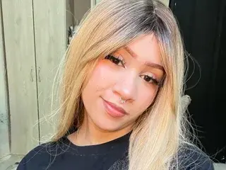 Streamate Live Porn of Kari_lovers