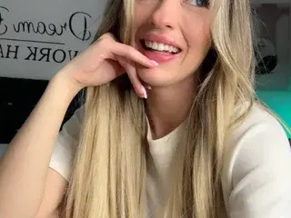KatieeCutieXoo from streamate
