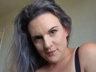CurvyMaskedBabe from streamate