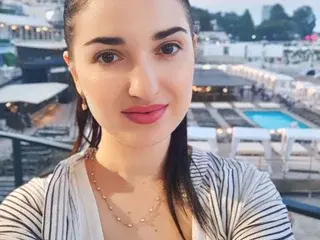 Streamate Best Webcam of Meri_Gold