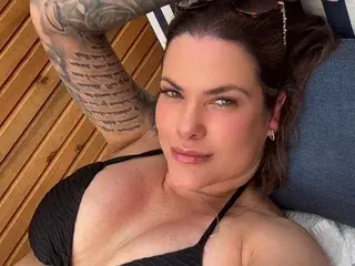 TheNaughtyMilfNextDoor from streamate