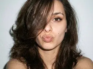 GoldenAura55 from streamate
