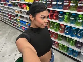 Streamate Live Sex Cam of Victoria_broown