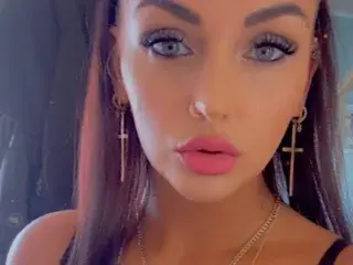 Streamate Live Sex Cam of Kizzi_baby
